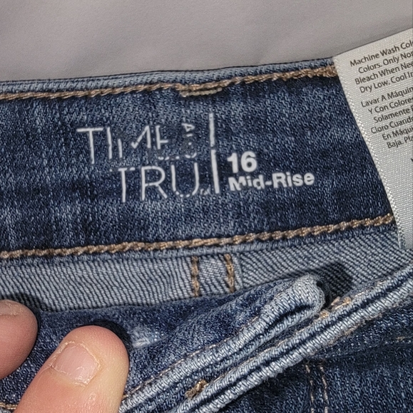 Time & Tru Jean shorts - Picture 3 of 3